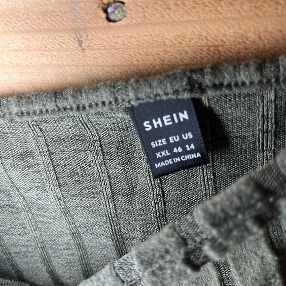 💰SHEIN MATERNITY Olive Green Ribbed Knit set - Picture 3 of 9